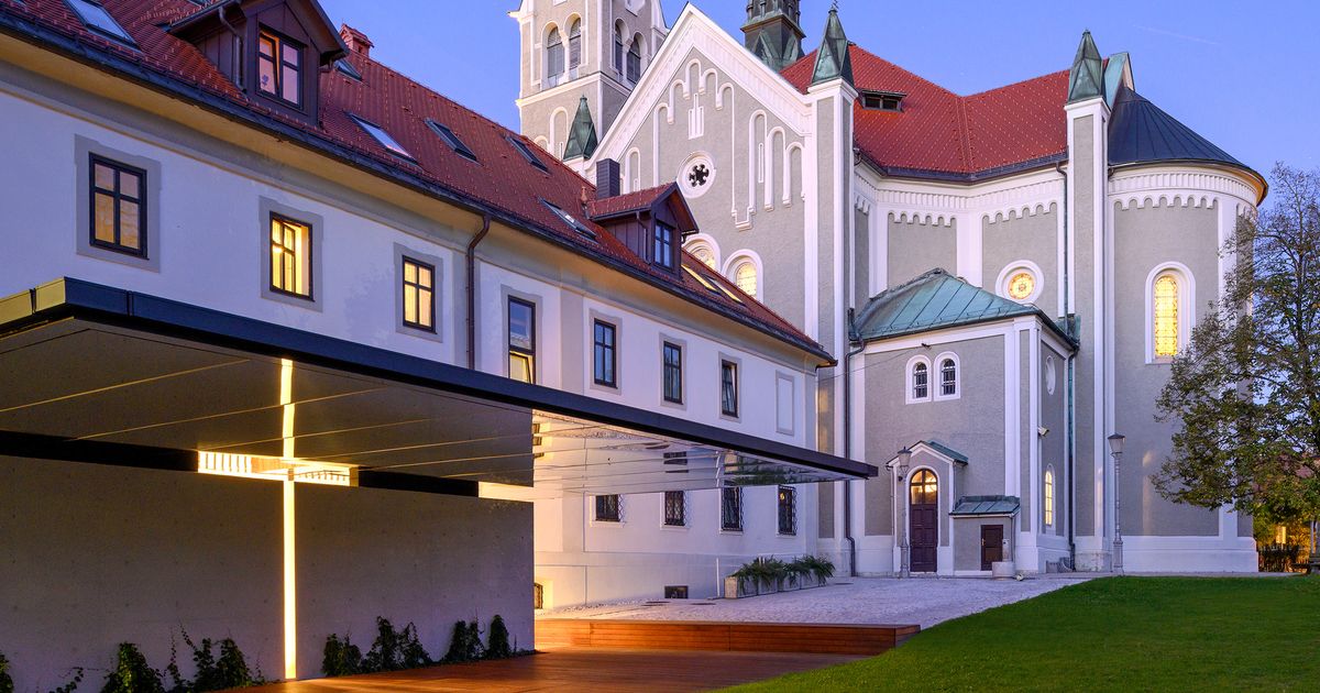 Trnovo Church Pavilion